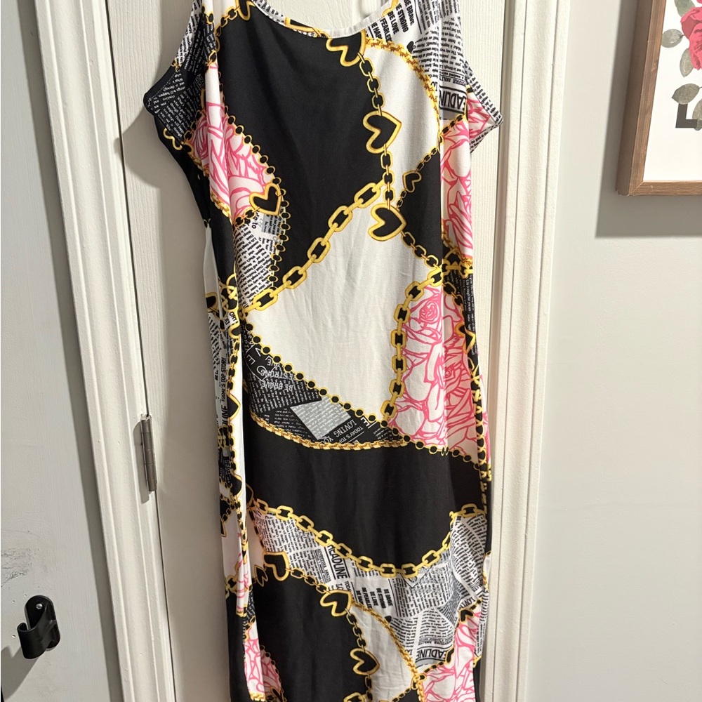 Elegant Black Maxi Dress with Flowing Silhouette and Soft Fabric